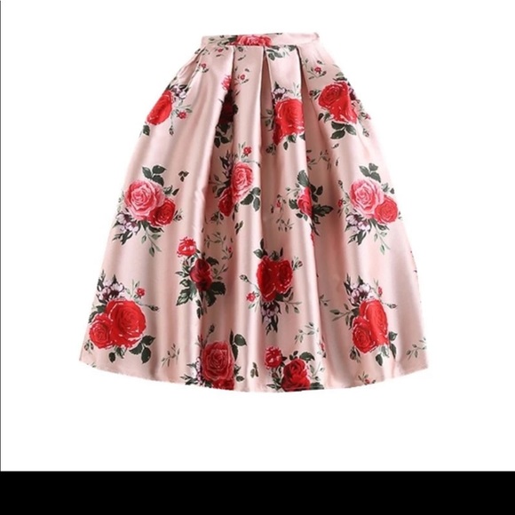 Beautiful pleated skirt - Picture 2 of 2